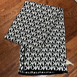 Authentic Micheal Kors scarf - Gently worn